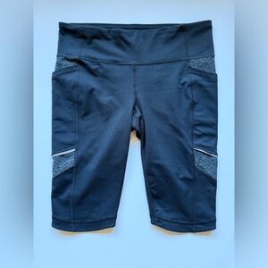 Under Armour Capri Short Pants Women Fitted Medium Black Stretch Yoga Athleisure